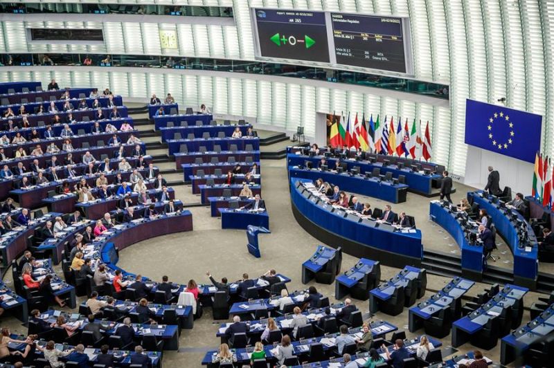 Fotografía de archivo de los eurodiputados durante una votación en el Parlamento Europeo en Estrasburgo, Francia, 01 231122