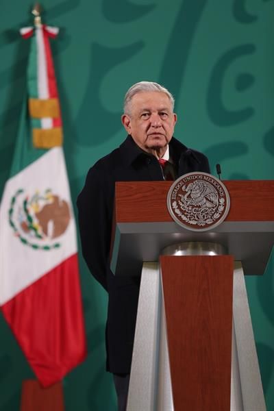 El presidente de México, Andrés Manuel López Obrador, habla, el 30 de diciembre de 2021, durante su conferencia matutina en el Palacio Nacional de la Ciudad de México (México). 