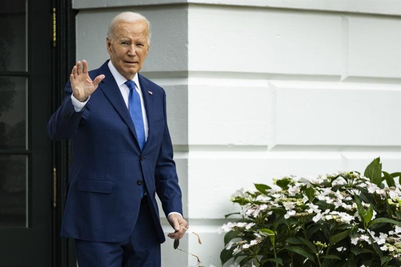 El presidente de EE.UU., Joe Biden, viaja para eventos de campaña en el condado de Racine, Wisconsin, y Chicago, Illinois este miércoles. EFE/EPA/Samuel Corum 01 090524