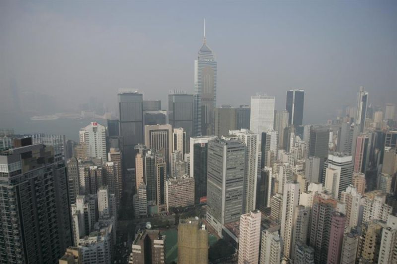 Imagen aérea de archivo del distrito financiero de Wan Chai, en Hong Kong. EFE/David G. McIntyre 01 051223