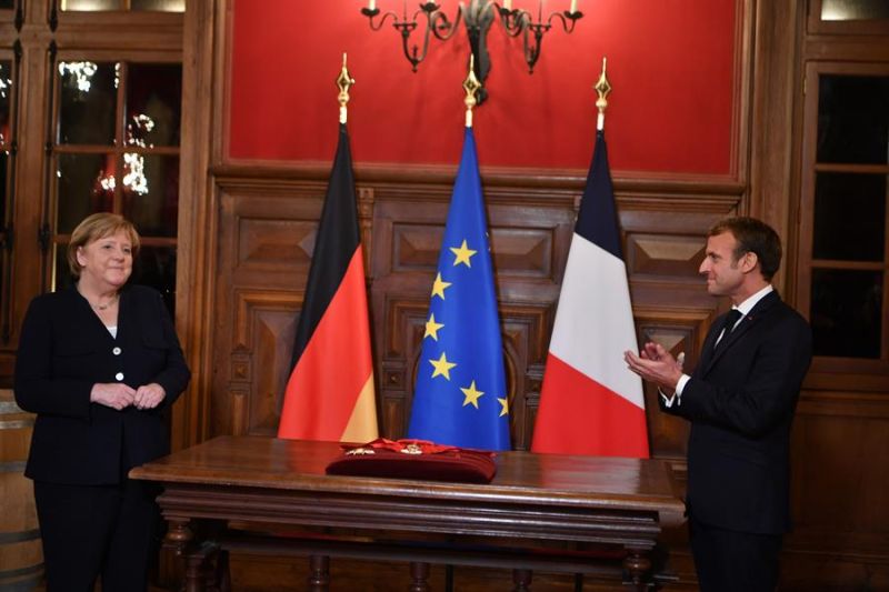 La canciller Angela Merkel y el presidente Emmanuel Macron 01 041121