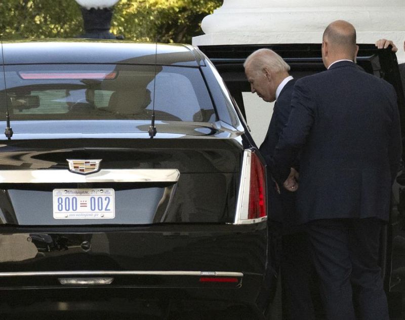 El presidente estadounidense, Joe Biden, aborda un automóvil para participar en los eventos relacionados con la apertura de la Asamblea General de las Naciones Unidas.  01 210922