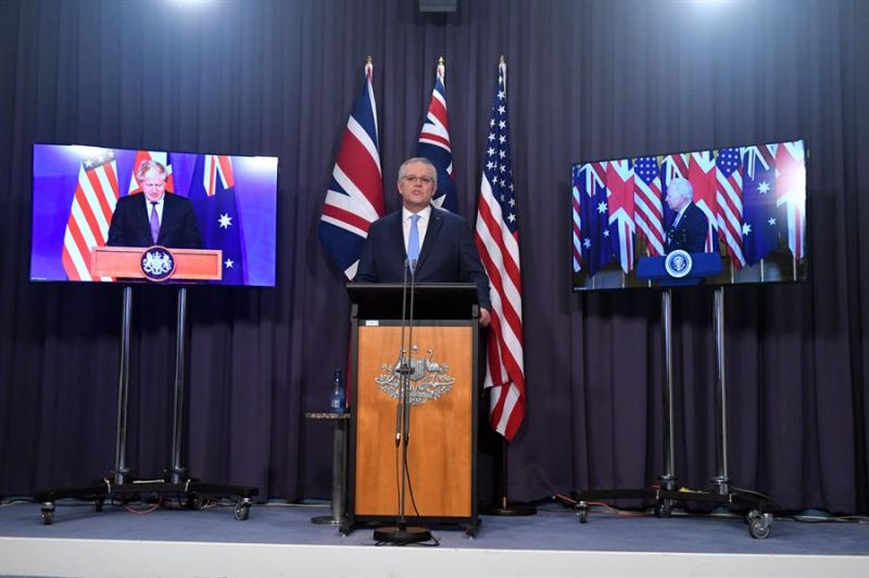 Imagen de archivo del Primer Ministro de Gran Bretaña, Boris Johnson, el Primer Ministro de Australia, Scott Morrison (C) y el Presidente de los Estados Unidos, Joe Biden, en conferencia de prensa conjunta a través de un enlace audiovisual (AVL).