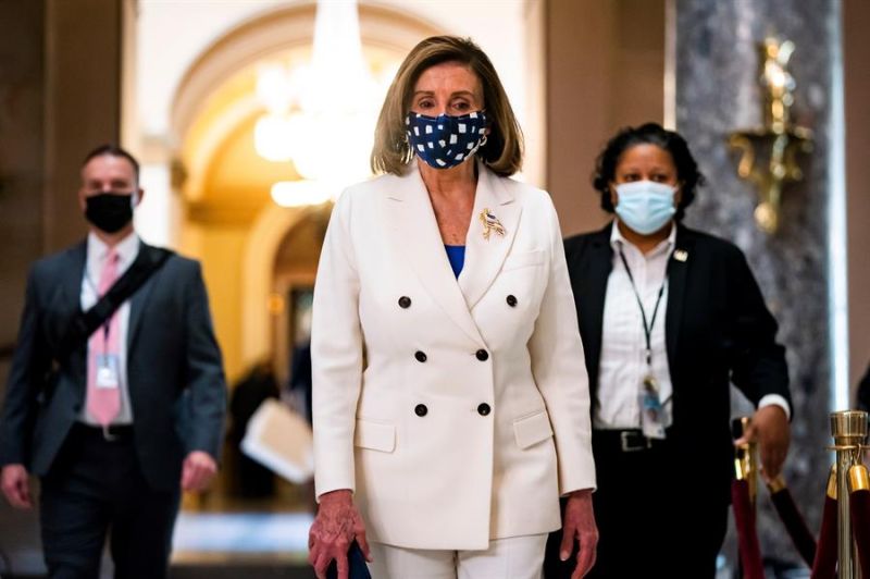 La presidenta de la Cámara de Representantes de EE.UU., Nancy Pelosi, este 10 de marzo tras votar el paquete de rescate fiscal de 1.9 billones de dólares lanzado por el presidente Joe Biden, diseñado para amortiguar la crisis provocada por la pandemia.