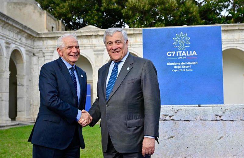 El jefe de la diplomacia europea, Josep Borrel (izquierda), junto al ministro italiano de Exteriores, Antonio Tajani, en el G7 de Capri. EFE/EPA/ALESSANDRO DI MEO 01 180424