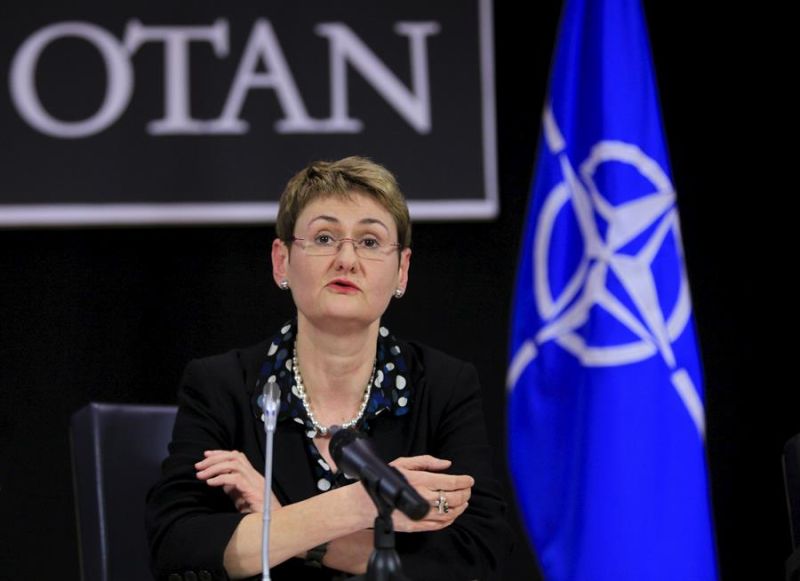 La portavoz de la Alianza Atlántica, Oana Lungescu, durante una rueda de prensa sobre la operación de la OTAN.  01 171022
