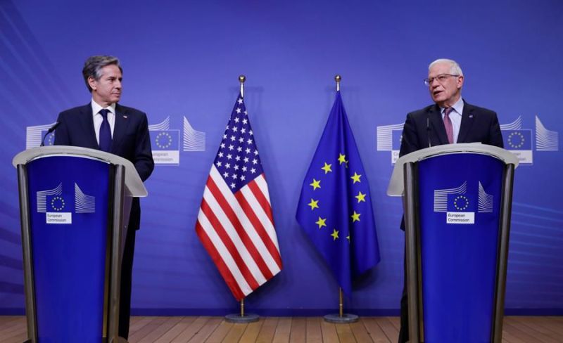 Foto archivo tomada el pasado 24 de marzo en la que se registró al secretario de Estado de Estados Unidos, Antony Blinken (i), junto al representante europeo de Política Exterior, Josep Borrell, durante una rueda de prensa conjunta, en Bruselas (Bélgica).