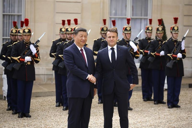 El presidente de Francia, Emmanuel Macron, y su homólogo chino, Xi Jinping. EFE/EPA/YOAN VALAT 01 070524