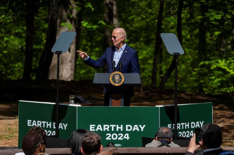El presidente de Estados Unidos, Joe Biden, pronuncia un discurso para conmemorar el Día de la Tierra en un evento en Triangle, Virginia (EE.UU.). EFE/ Shawn Thew / POOL 01 230424