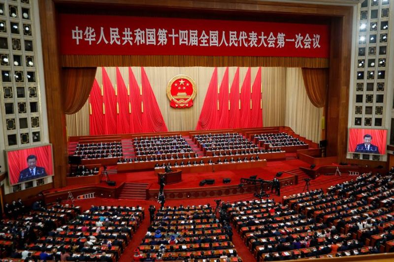 El presidente chino, Xi Jinping, habla durante la sesión de clausura este lunes de la Asamblea Popular Nacional (APN) en el Gran Salón del Pueblo, en Pekín. EFE/EPA/MARK R. CRISTINO 01 130323