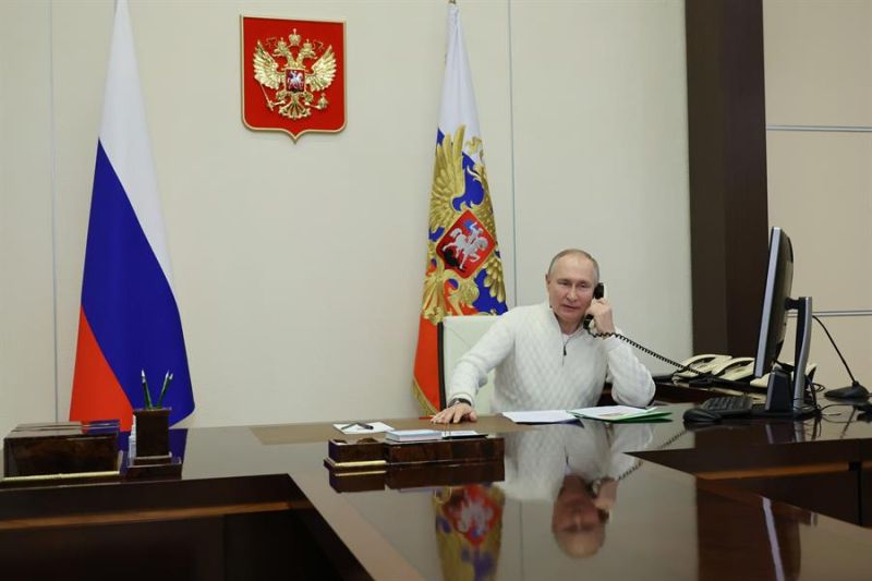 El presidente ruso, Vladímir Putin, en una imagen de ayer en la residencia estatal de Novo-Ogaryovo, en las afueras de Moscú. 01 060123