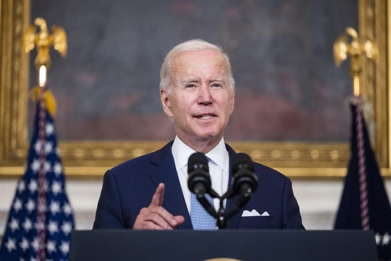 El presidente de los Estados Unidos, Joe Biden, pronuncia un discurso sobre la Ley de Reducción de la Inflación de 2022 en el Comedor del Estado en Washington, hoy, 28 de julio de 2022. 01 280722