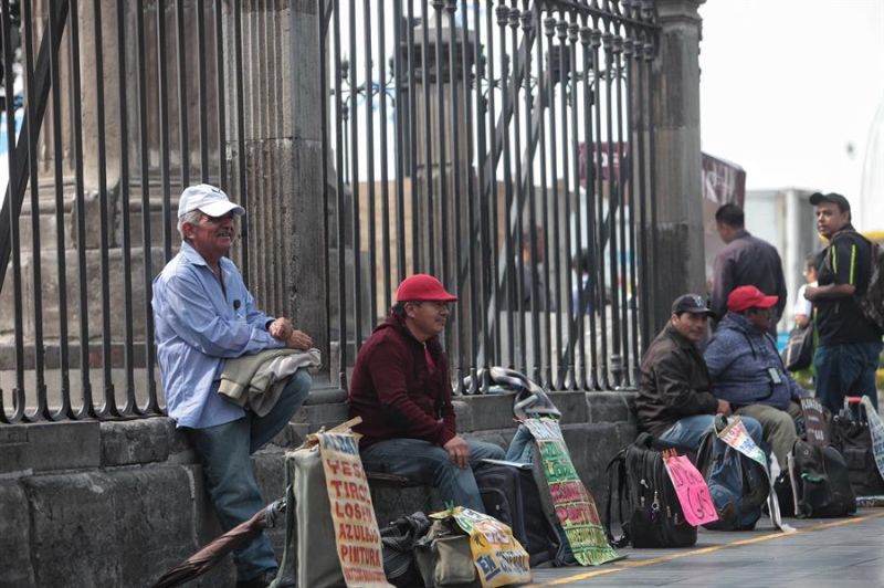 Personas se ofrecen para trabajar en Ciudad de México (México).