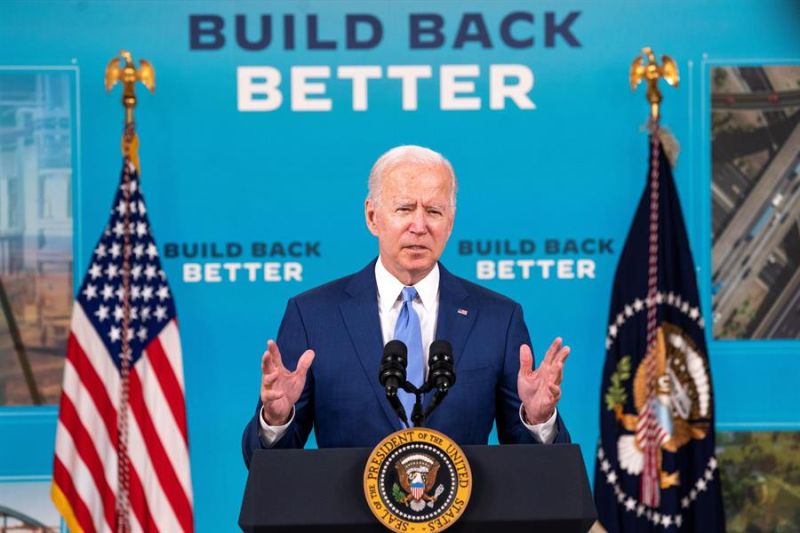 El presidente estadounidense, Joe Biden, habla sobre la economía y el dato del desmpleo de septiembre, este 8 de octubre de 2021, desde la Casa Blanca, en Washington. 