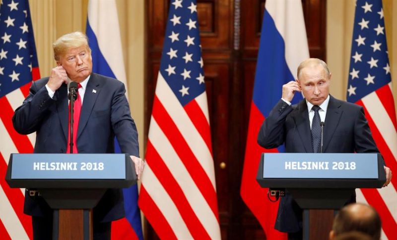 Foto de archivo, tomada el 16 de julio de 2018, del expresidente estadounidense, Donald J. Trump (i), y el mandatario ruso, Vladimir Putin (d). 