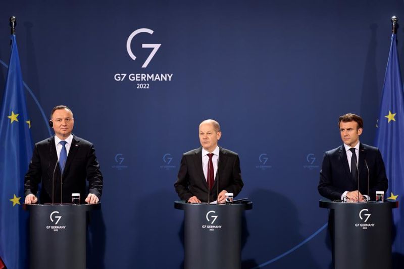 El canciller alemán (i-d), Olaf Scholz; el presidente polaco, Andrzej Duda y su homólogo francés, Emmanuel Macron.