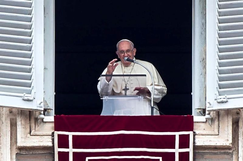 El papa Francisco reza el ángelus en la festividad de San Pedro ySan Pablo.  EFE/EPA/ANGELO CARCONI 01 300623