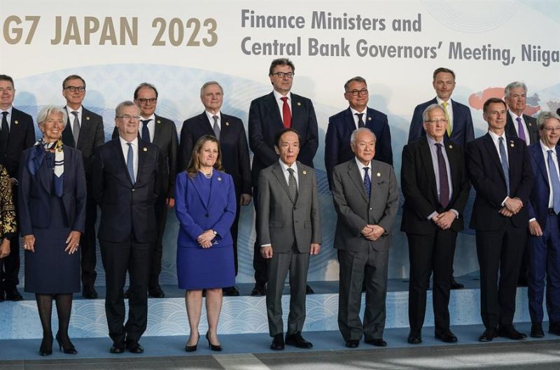 Líderes asistentes a la reunión del G7 en Niigata. EFE/EPA/KIMIMASA MAYAMA 01 120523