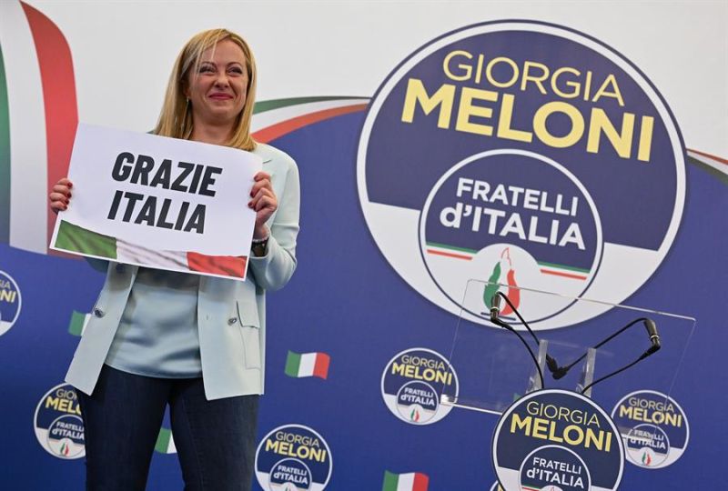 Giorgia Meloni celebra su victoria electoral en la sede de Fratelli d'Italia en Roma este domingo. 01 270922