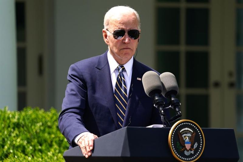 El presidente de Estados Unidos, Joe Biden, fue registrado este miércoles, 26 de abril, durante una alocución, en los jardines de la Casa Blanca, en Washington DC (EE.UU.). EFE/Will Oliver 01 260423