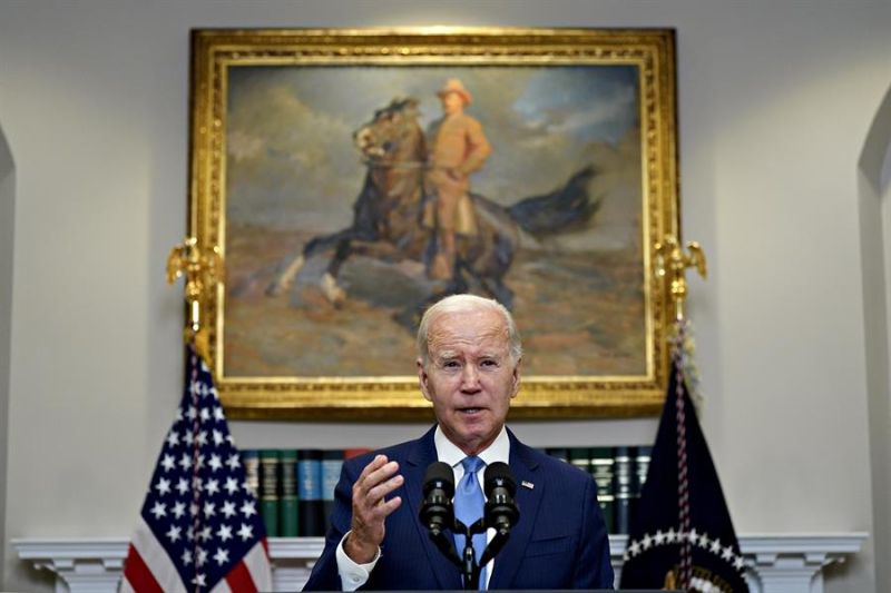 El presidente de Estados Unidos, Joe Biden, habla en la Sala Roosevelt de la Casa Blanca en Washington, DC, Estados Unidos.EFE/Ai Drago /Pool 01 170523
