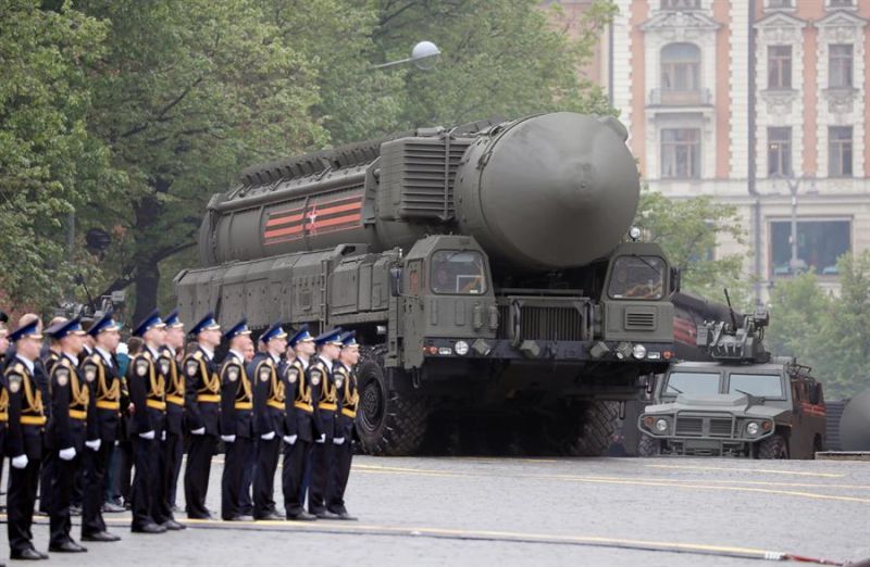 Un misil nuclear estratégico RS-24 Yars ruso en un desfile militar en la Plaza Roja de Moscú. EFE/Yuri Kochetkov 01 280923