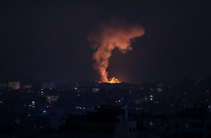 El Ejército israelí confirmó hoy que sus tropas no entraron en la Franja de Gaza durante la intensa operación militar sobre el enclave esta madrugada y tras las informaciones que apuntaron al inicio de una ofensiva terrestre. 