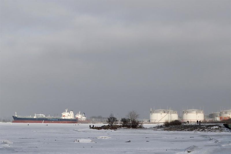 Foto de archivo de la empresa 'Oil Terminal' en San Petesburgo (Rusia) EFE/EPA/Anatoly Maltsev 01 090823