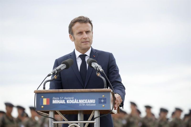 El presidente francés, Emmanuel Macron, en su visita a las tropas de la OTAN en la base de Mihail Kogalniceanu, Rumanía, este miércoles. 01 150622