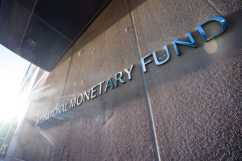 La señal del Fondo Monetario Internaciona, en su edificio en Washington, en una fotografía de archivo. EFE/EPA/Jim Lo Scalzo