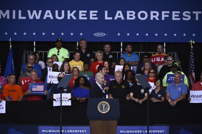 El presidente de Estados Unidos, Joe Biden, habla durante un acto por el Día del Trabajo, en Milwaukee, Wisconsin (EE.UU.), este 5 de septiembre de 2022.  01 060922