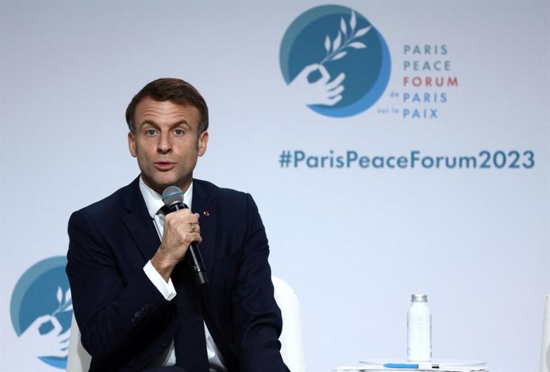El presidente francés, Emmanuel Macron, pronuncia un discurso durante la sesión de apertura del Foro de París por la Paz, en el Palacio Brongniart de la capital francesa, el 10 de noviembre de 2023. EFE/EPA/STEPHANIE LECOCQ / POOL MAXPPP OUT 01 101123