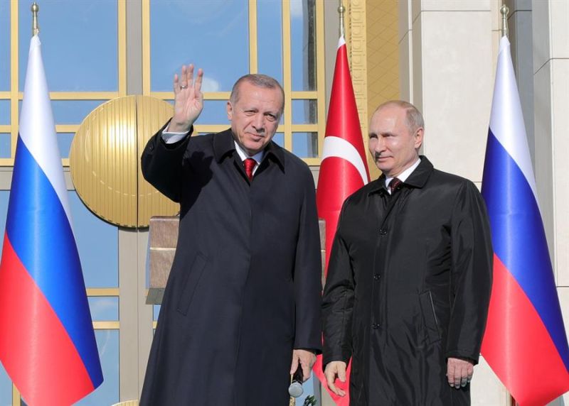 Foto de archivo (03/04/2018) del presidente ruso, Vladímir Putin, y su colega turco, Recep Tayyip Erdogan, durante una ceremonia en la planta nuclear turca de Akkuyu. EPA/MICHAEL KLIMENTYEV/SPUTNIK/KREMLIN / POOL MANDATORY CREDIT 01 280423