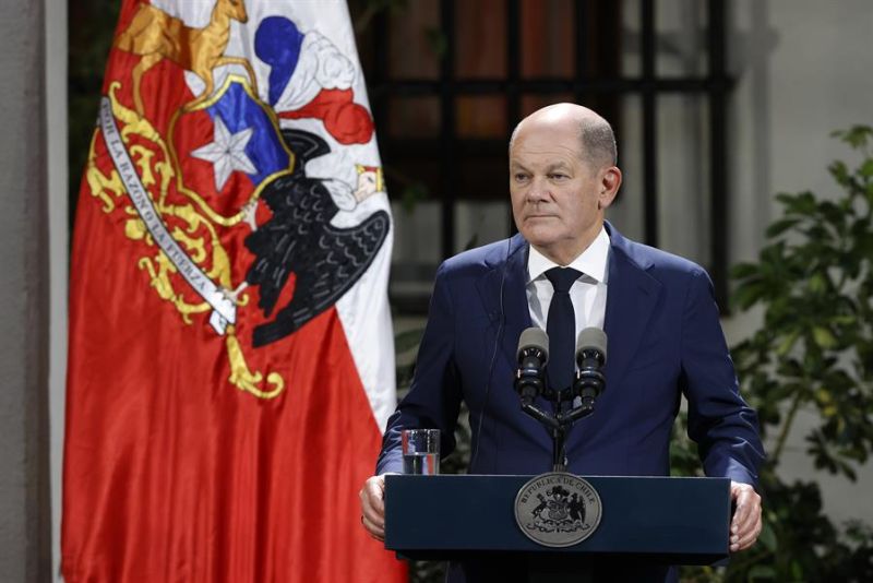 El canciller alemán, Olaf Scholz, durante una declaración conjunta, hoy en el palacio de La Moneda, en Santiago de Chile (Chile). 01 300123