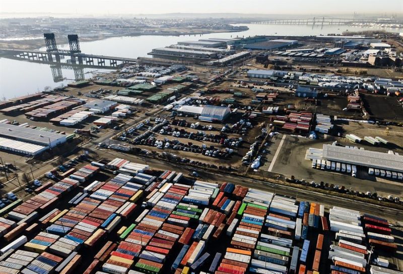 Vista de un puerto comercial en South Kearny, Nueva Jersey, en una fotografía de archivo. 01 260123
