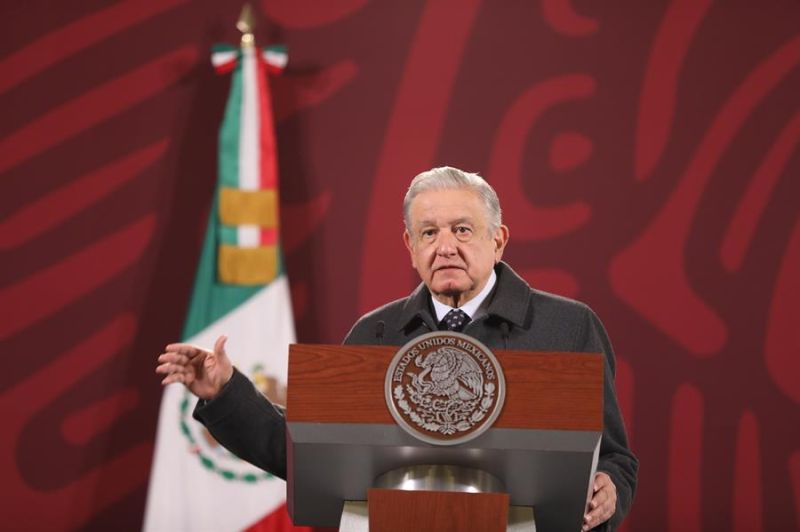 El mandatario mexicano Andrés Manuel López Obrador habla hoy, durante una rueda de prensa en Palacio Nacional, de la Ciudad de México (México).