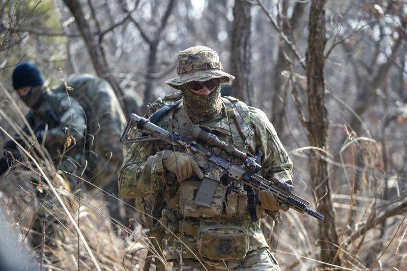 Tropas estadounidenses y surcoreanas realizan un ejercicio de reconocimiento en Pocheon, a unos 50 kilómetros al noreste de Seúl. EFE/ Ejército de Tierra de la República de Corea SOLO USO EDITORIAL/ 01 020224