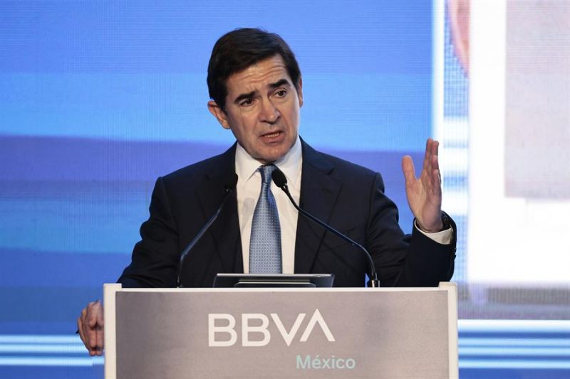 El presidente del Grupo BBVA, Carlos Torres Vila, habla hoy durante la Reunión Nacional de Consejeros Regionales de BBVA, en Ciudad de México (México). EFE/José Méndez 01 060623