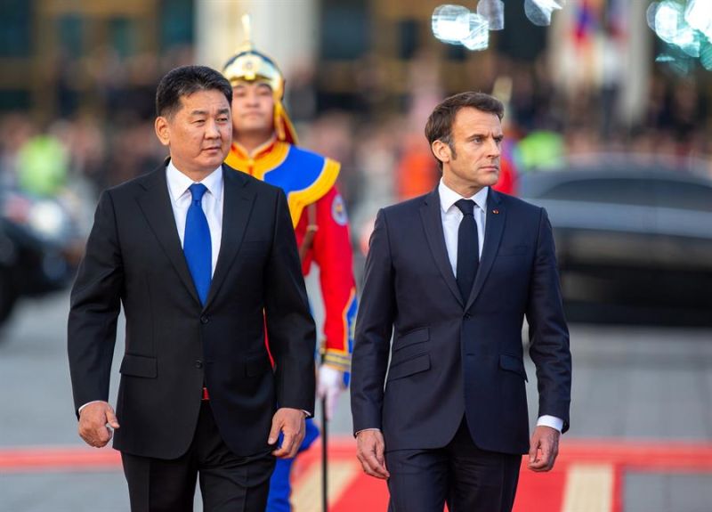 Presidente de Francia, Emmanuel Macron y presidente de Mongolia, Ukhnaagiin Khürelsükh 01 220523