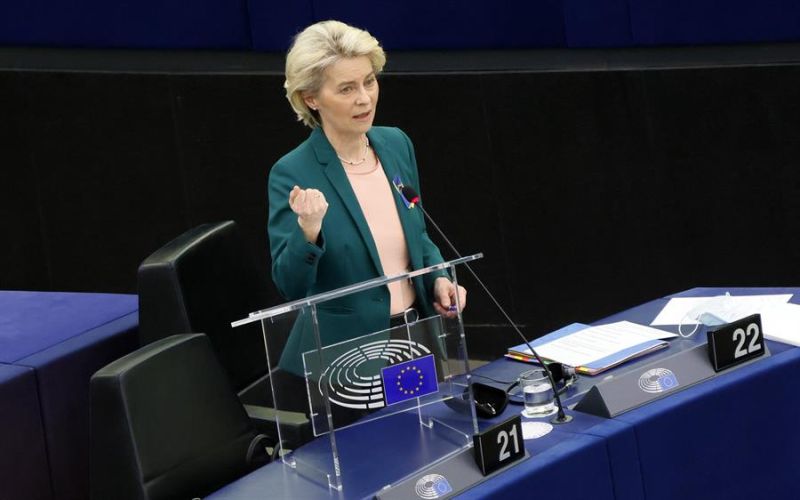 Imagen de la presidenta de la Comisión Europea,Ursula von der Leyen, durante una intervención en el Parlamento Europeo en Estrasburgo, Francia. 01 030522