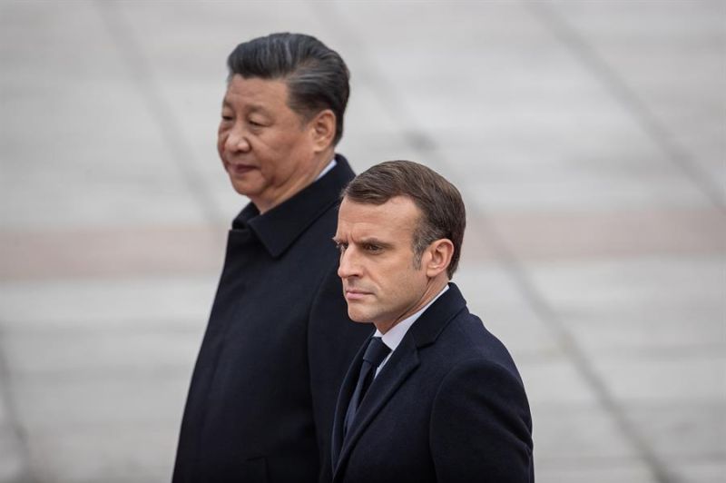 El presidente chino, Xi Jinping y su homólogo francés, Emmanuel Macron 01 151122