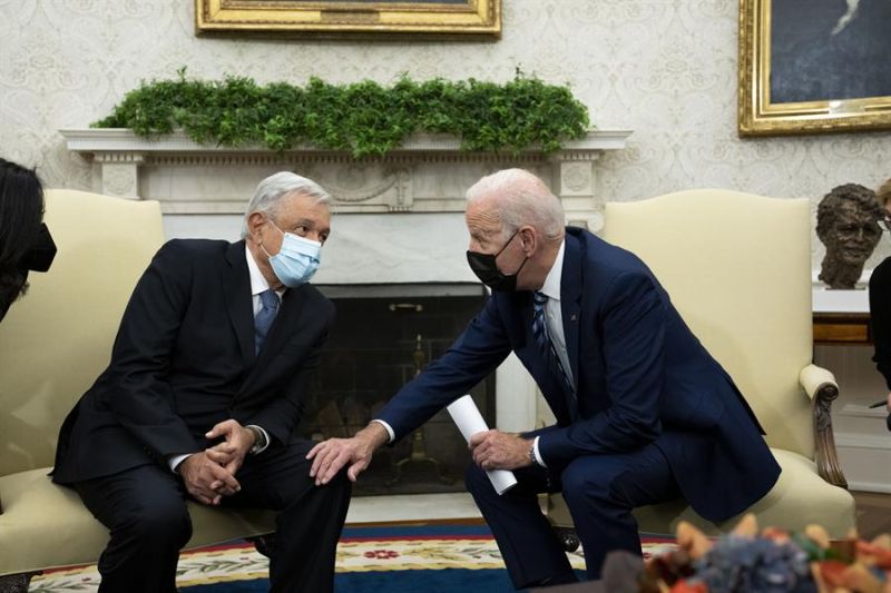 El presidente de Estados Unidos, Joe Biden (d), junto a su homólogo mexicano Andrés Manuel López Obrador, en una fotografía de archivo.