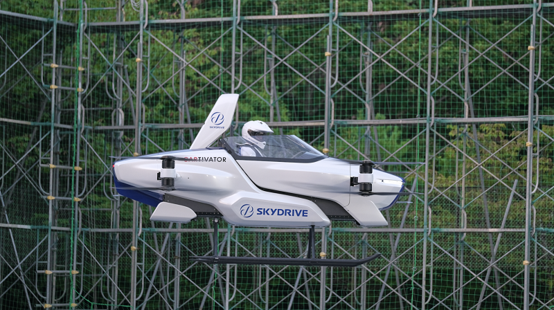 SkyDrive realiza el primer vuelo público tripulado en Japón: el modelo tripulado SD-03 hace su debut mundial