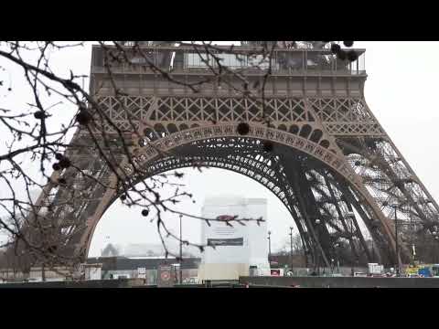 Embedded thumbnail for Los sindicatos denuncian el mal estado de la Torre Eiffel en el cuarto día de huelga